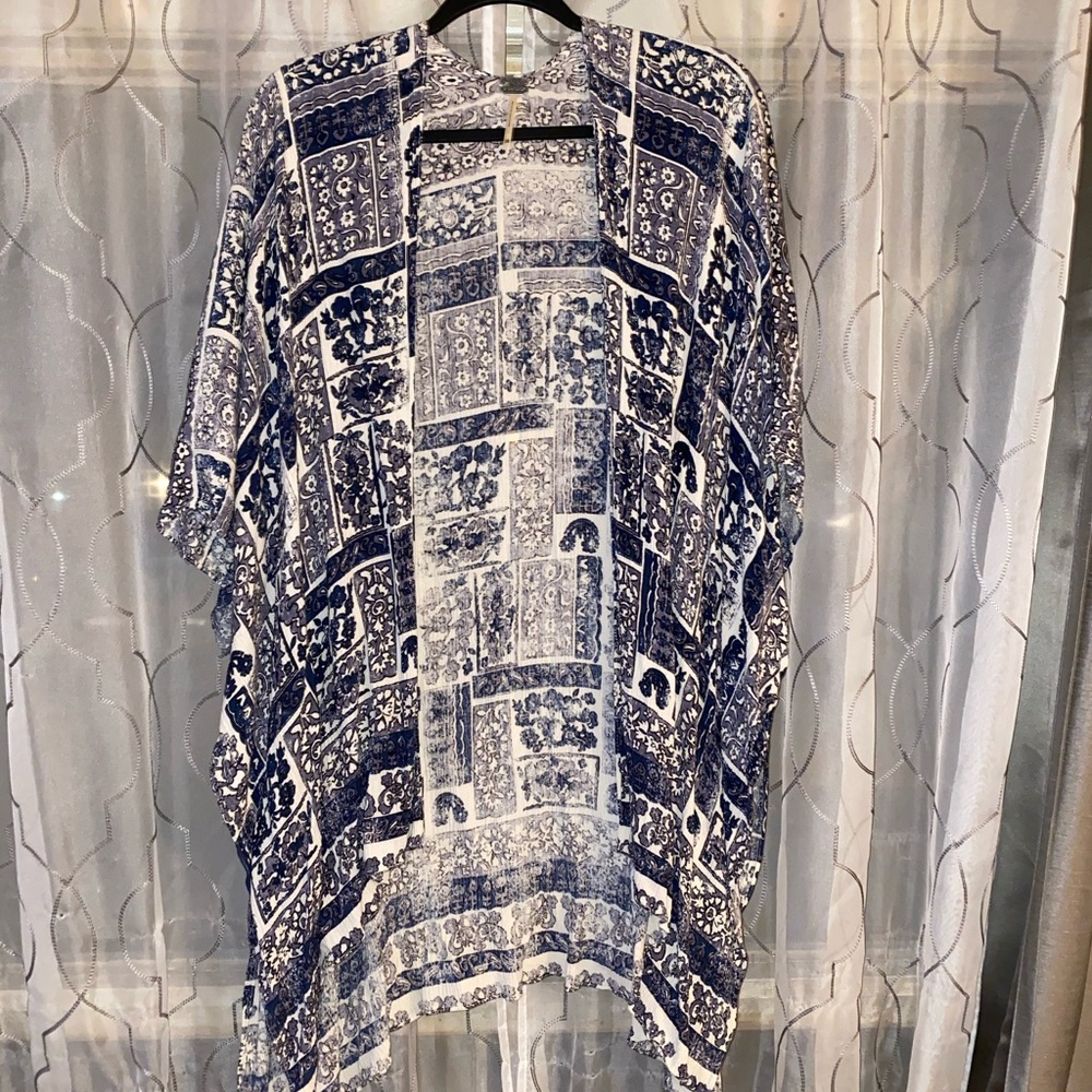 Light Harlow shawl with sleeve holes